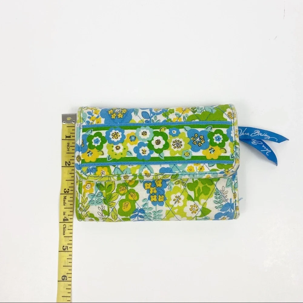 Vera Bradley Floral Trifold‎ Wallet - Picture 6 of 6